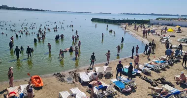Miracolul „aurului negru”. Nămolul de la Techirghiol, magnet pentru mii de turiști - 3