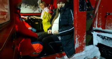 Continuă intervențiile în județ. Gravide, transportate cu șenilatele - 3