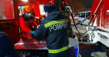 Continuă intervențiile în județ. Gravide, transportate cu șenilatele - 2