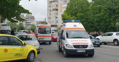 GALERIE FOTO / ACCIDENT RUTIER între o AMBULANȚĂ și un TAXI, în cartierul TOMIS III - 2