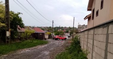 GALERIE FOTO / Ploaie puternica, pe litoral. Familie salvata, pe plaja Tuzla - 7