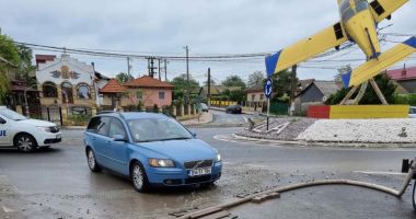 GALERIE FOTO / Ploaie puternica, pe litoral. Familie salvata, pe plaja Tuzla - 2