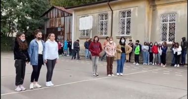 Stire din Cultură-Educație : Caroliştii au sărbătorit 20 de ani de diversitate lingvistică
