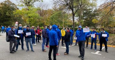 Protest la Primăria Constanța. Angajații CT Bus, supărați de plafonarea salariilor - 2