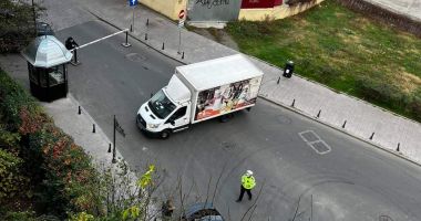 GALERIE FOTO. Regulament de acces în Peninsulă. Aprovizionarea, cu lada de pâine în brațe - 3
