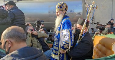 GALERIE FOTO / Mii de persoane, prezente la slujba de Bobotează. Alai cu butoaiele trase de cai și boi - 4