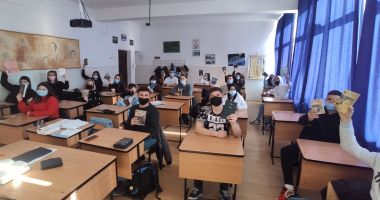 Stire din Cultură-Educație : Ziua națională a lecturii la Liceul Teoretic „Nicolae Bălcescu”