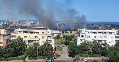 Stire din Eveniment : UPDATE: FUM NEGRU la Poarta 6, în portul Constanța