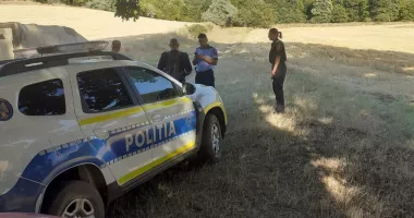 Patru persoane, printre care o minoră, s-au rătăcit noaptea în Munții Măcinului și au fost salvate