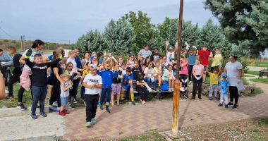 GALERIE FOTO. Comunitatea Școlii Gimnaziale Nr. 1 Poarta Albă speră ca locuitorii să aprecieze eforturile copiilor - 3