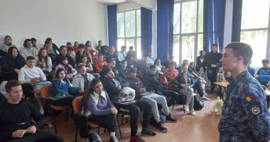 Stire din Cultură-Educație : Elevii Liceului „Ion Bănescu” din Mangalia, atrași de cariera militară