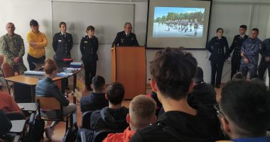Elevii Liceului „Ion Bănescu” din Mangalia, atrași de cariera militară - 3