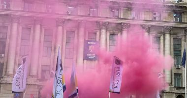 Funcționarii publici protestează: Ne opunem tăierilor de sporuri, salarii și posturi