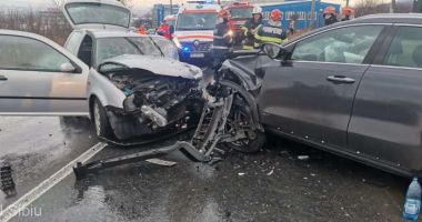 Stire din Eveniment : O persoană a decedat şi alte două au fost transportate la spital, în urma unui accident pe DJ 106