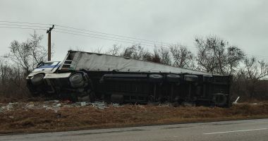 GALERIE FOTO. Scurgerile de combustibil, cauzate de accidentul rutier, continuă și la această oră - 5