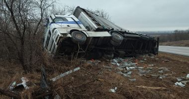 GALERIE FOTO. Scurgerile de combustibil, cauzate de accidentul rutier, continuă și la această oră - 3