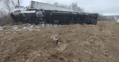 GALERIE FOTO. Scurgerile de combustibil, cauzate de accidentul rutier, continuă și la această oră - 4