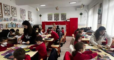 Stire din Cultură-Educație : GALERIE FOTO. Cum l-au omagiat pe Eminescu elevii de la Școala „Gheorghe Țițeica”