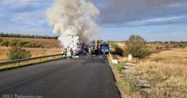 Stire din Eveniment : Accident cu un autocar, un microbuz și un TIR! A fost declanșat planul roșu de intervenție