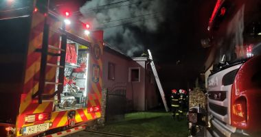 Stire din Eveniment : O casă a luat foc la Adamclisi. A fost găsită o persoană inconștientă