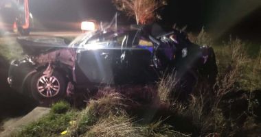 Stire din Eveniment : Un tânăr de 18 ani a ajuns la spital, după ce s-a răsturnat cu maşina