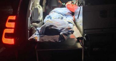 Stire din Eveniment : O femeie în stare gravă, coborâtă dintr-o zonă greu accesibilă de către salvamontişti