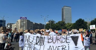 Stire din Cultură-Educație : Studenții protestează și astăzi împotriva măsurilor ministrului Educației. „Nu din burse strângi averi”