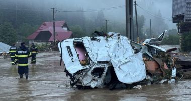 Stire din Social : 25 de localităţi din nouă judeţe au fost afectate de furtuni. În Suceava, o persoană a fost găsită decedată