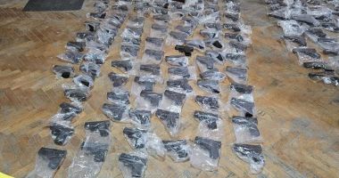 Stire din Eveniment : Cetăţean turc care transporta 131 de pistoale letale, oprit de polițiștii de frontieră