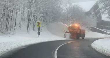 Stire din Actualitate : Trafic oprit între Predeal şi Râşnov, pe DN 73A, pentru a curăţa şoseaua