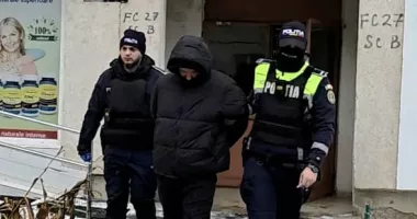 Stire din Eveniment : Tânărul din Poarta 6, acuzat că și-a ucis mama, a fost trimis în judecată pentru omor calificat