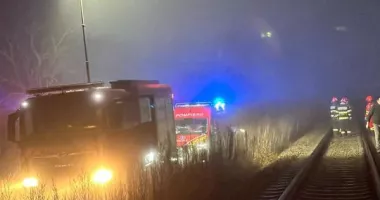Stire din Eveniment : Un tren cu 200 de pasageri a luat foc în timpul mersului