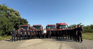 40 de pompieri români au plecat în Franța pentru misiunea UE de combatere a incendiilor de pădure