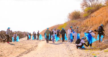 FOTO. Peste 300 de voluntari au strâns tone de deșeuri de pe plajele din Constanța - 4
