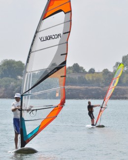 Stire din Diverse : Windsurfing, acrobație pe mare