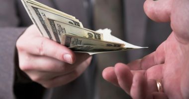 Stire din Actualitate : Lege anticămătărie, promulgată de Nicușor Dan: toate sumele și dobânzile vor fi confiscate