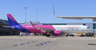 Stire din Social : Wizz Air mută trei curse pe Aeroportul Băneasa din 2025