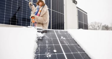 Stire din Economie : Programul panourilor fotovoltaice amânat de MIPE pentru decembrie