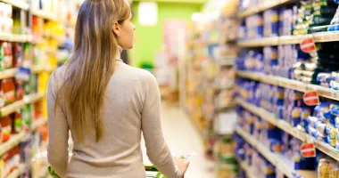 Stire din Social : Vești pentru români! Guvernul prelungește plafonarea adaosului comercial la alimente