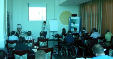Stire din Economie : 20 de tineri  află zilele acestea tainele unei afaceri "sănătoase"