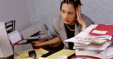 Stire din Social : Studiu/ Românii fumează, beau și iau medicamente pentru a se elibera de stresul de la serviciu