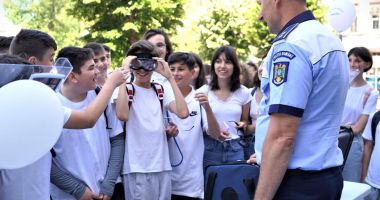 Stire din Eveniment : Ziua Copilului, sărbătorită alături de polițiști, în Piața Ovidiu