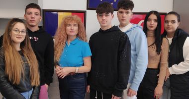 Stire din Cultură-Educație : Liceul Tehnologic „Virgil Madgearu” și-a celebrat patronul spiritual