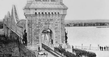 Stire din Cultură-Educație : O prețioasă fotografie a Podului de la Cernavodă, expusă la „Biblioteca Academiei Române – o lume a cunoașterii“