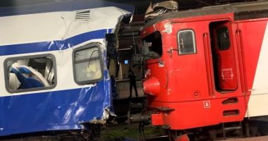 ACCIDENT FEROVIAR la Galați: 1 MORT și 3 RĂNIȚI! Acul ceasului vitezometrului a rămas blocat la 75 km/h - 2