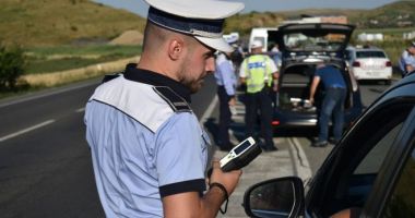 Stire din Eveniment : Jud. Constanţa. Accidentul rutier l-a dat de gol! Prins la volan fără drept de a conduce, beat şi posibil drogat