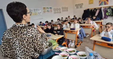 Stire din Social : Elevii constănțeni învață să mănânce sănătos și să facă mișcare