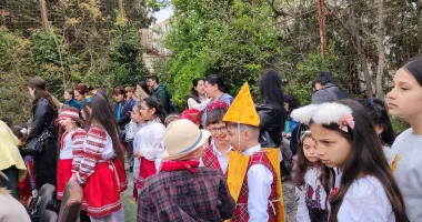 Stire din Cultură-Educație : Școala nr. 6 a celebrat Zilele Copilului Turc prin dans și teatru