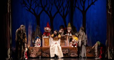Stire din Cultură-Educație : Spectacolul ”Albă ca zăpada”, în dublă reprezentație la Teatrul ”Căluțul de Mare”