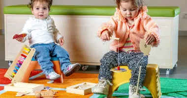 Stire din Social : Aproape 2.000 de copii din municipiul Constanța beneficiază de alocația de stat